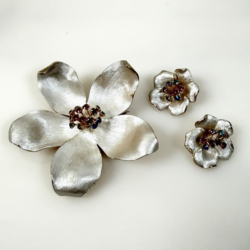 Vintage Kramer Brooch & Earrings Brushed Silver Tone Flower Rhinestone Center